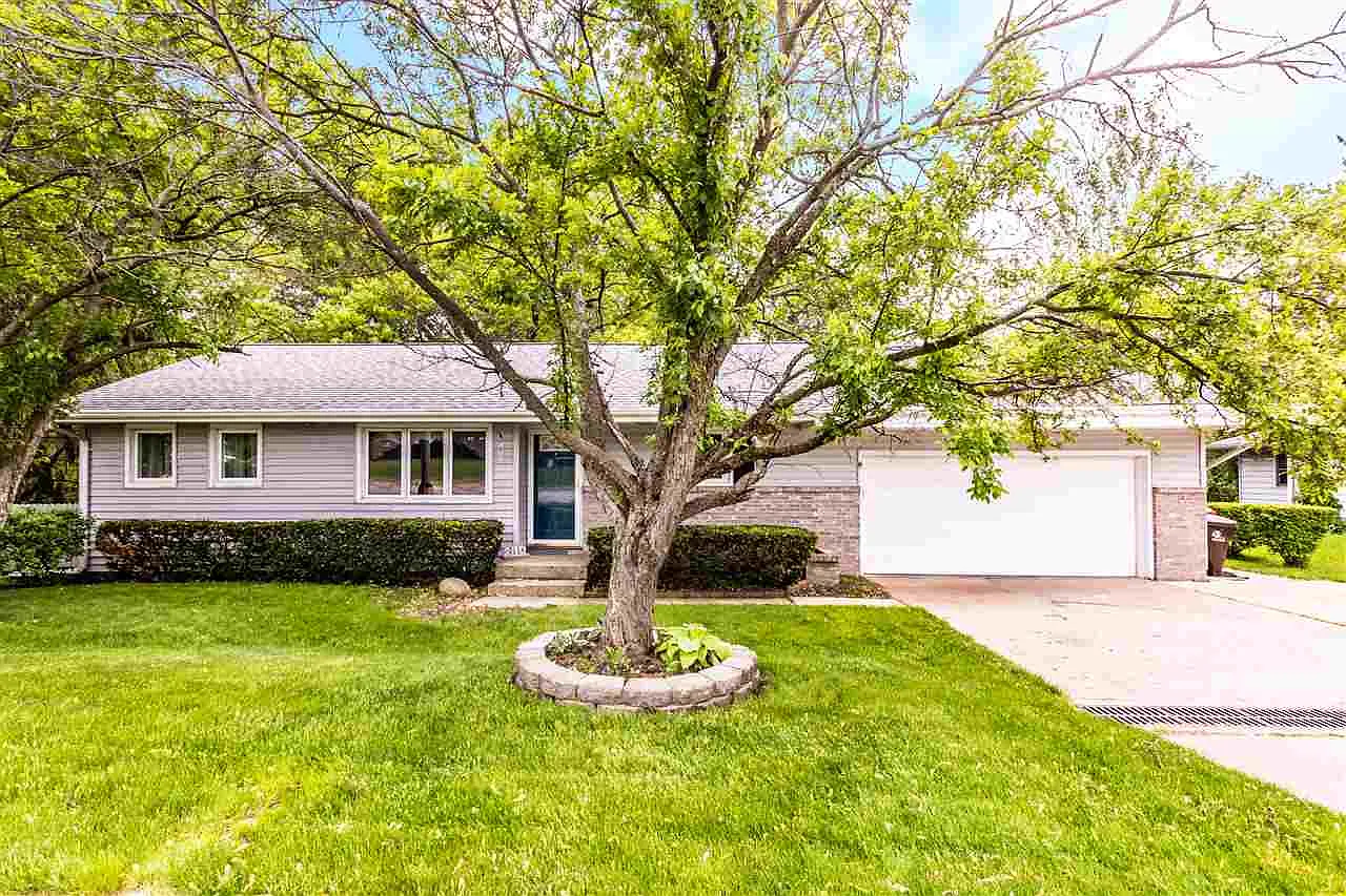 2110 W Glen Ave photo 1