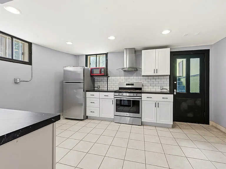 1525 Madison St — Photo 3