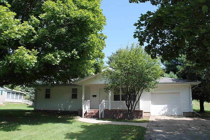 1st image of 222 Foster Dr