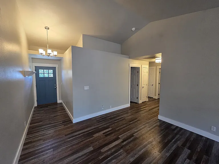 413 Margaret Way — Photo 7