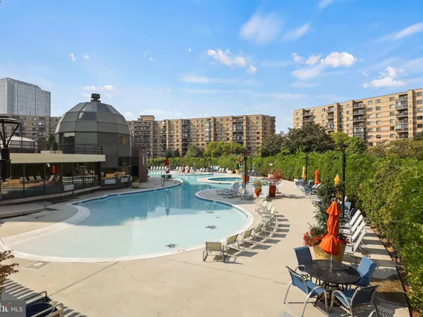 8370 Greensboro Dr APT 1020, Mc Lean, VA 22102