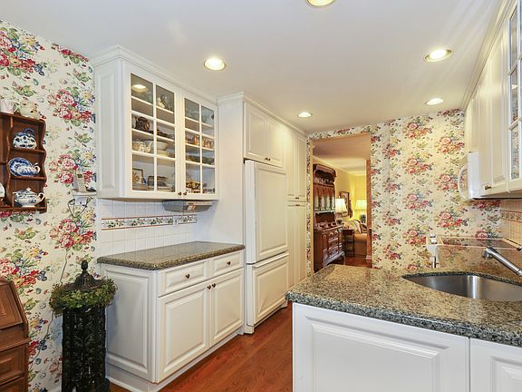 5th image of 89 Woodlake Dr W