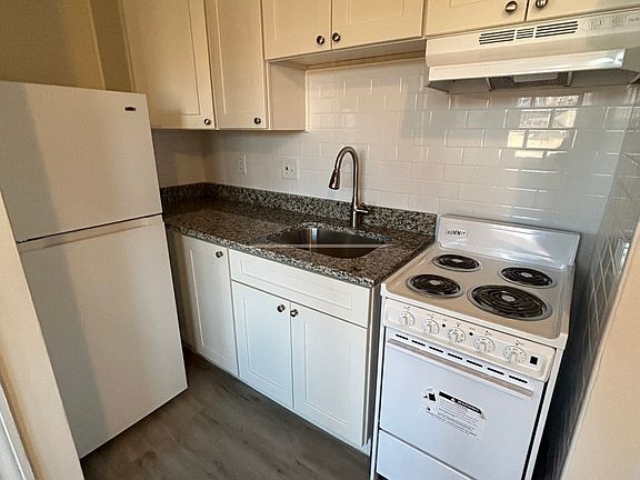 3rd image of 168 Beacon St #21