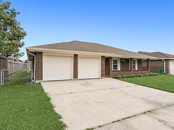3rd image of 233 Sugarpine Dr