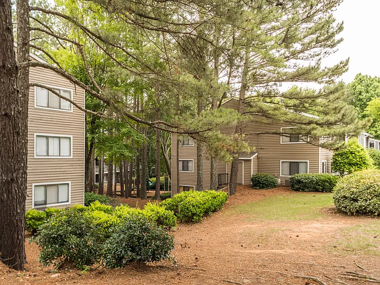 Crestmont Apartments — Photo 15