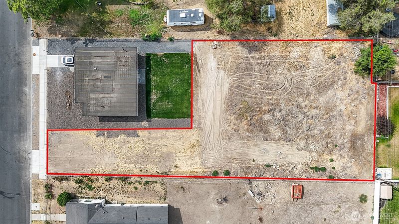 4th image of 721 S Winona Street