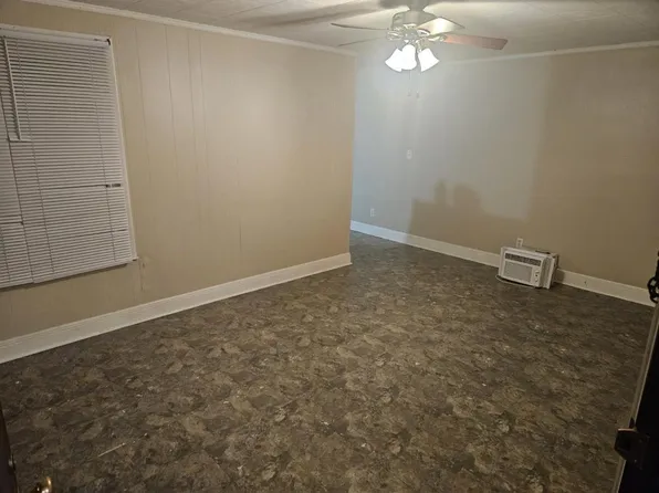 168 4th Ave APT B, Montgomery, WV 25136