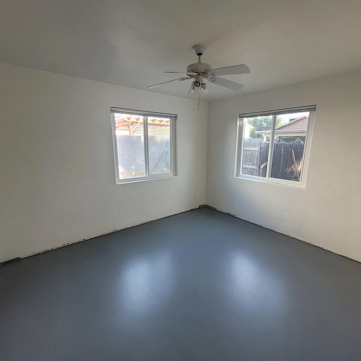 BR 2 11x12 ft with large closet - 1015 E Sierra Vista Dr #1