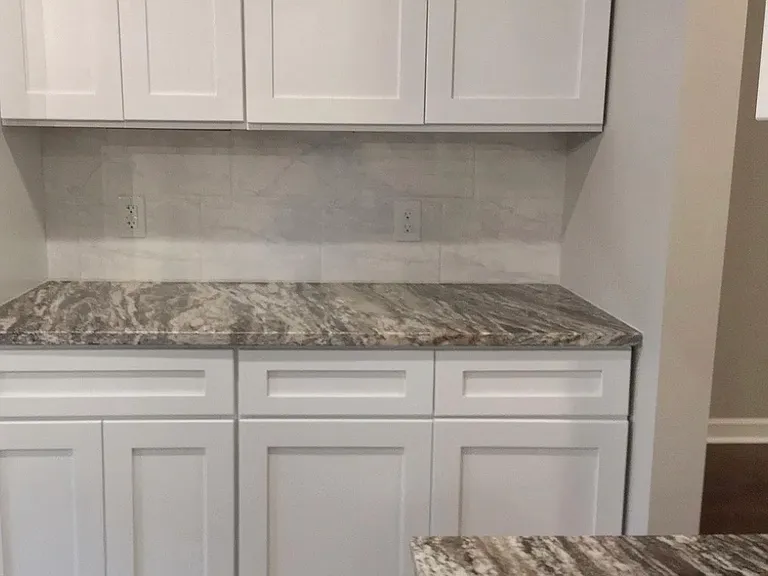 920 Riverview Dr — Photo 1