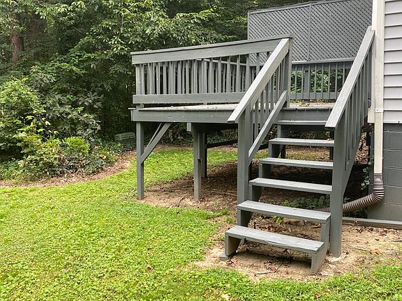 Nice large rear deck.