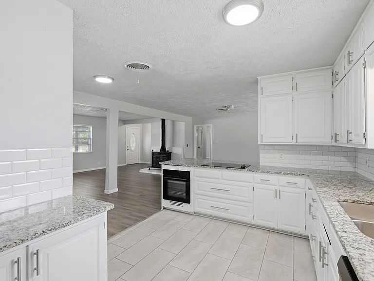 2120 Nottingham Blvd — Photo 6