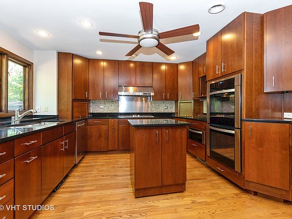 4th image of 8514 W 121st St