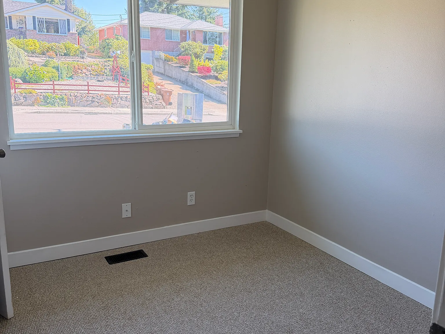 4 bed, 1.5 bath, 1437 sqft, $2,895 — Photo 4