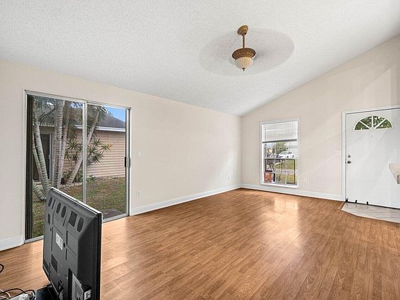 4th image of 9124 Carma Drive