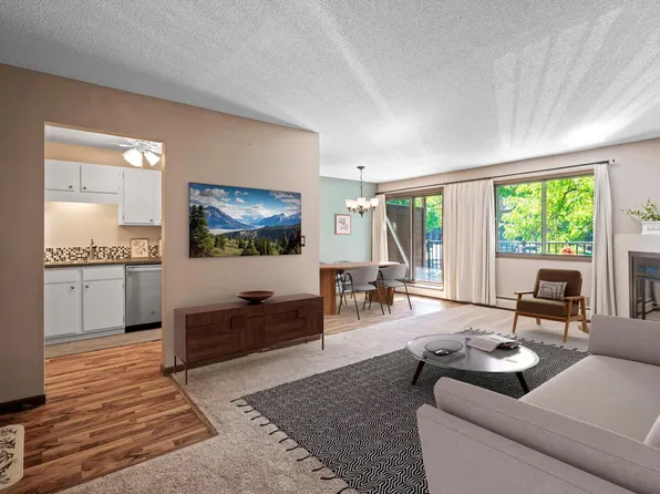 7301 101st St W #105, Bloomington, MN 55438