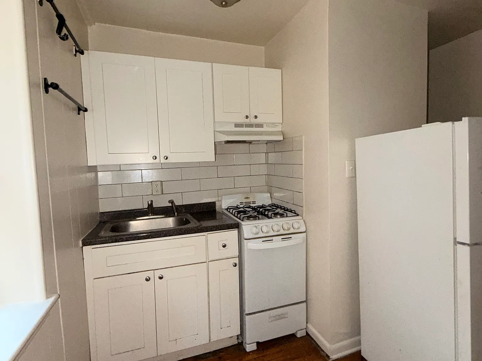 1 bed, 400 sqft, $1,165 — Photo 2