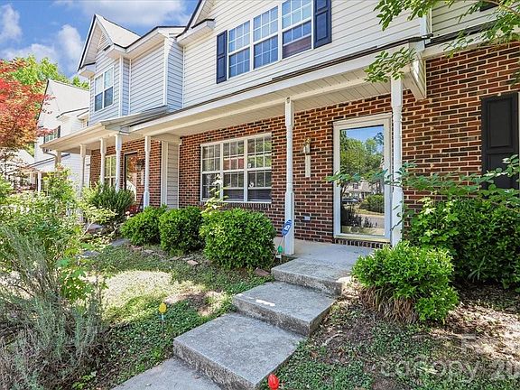 5th image of 7543 Petrea Ln