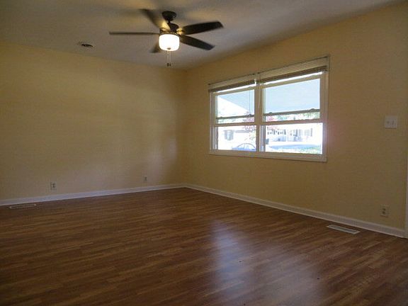 3rd image of 867 Daffodil Dr