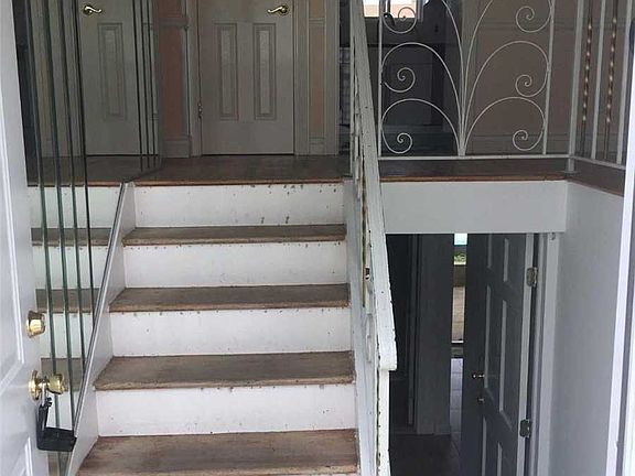 5th image of 630 S Bayview Ave