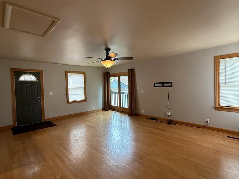 479 N Elm Ave — Photo 6
