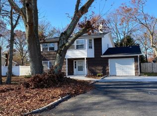 1008 Grundy Ave, Holbrook, NY 11741