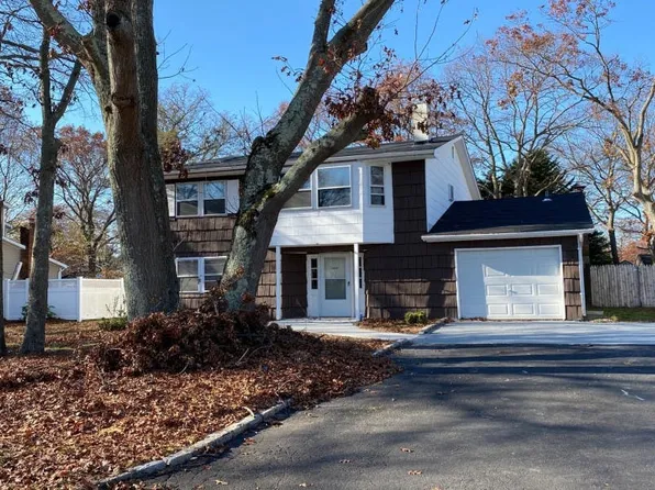 1008 Grundy Ave, Holbrook, NY 11741