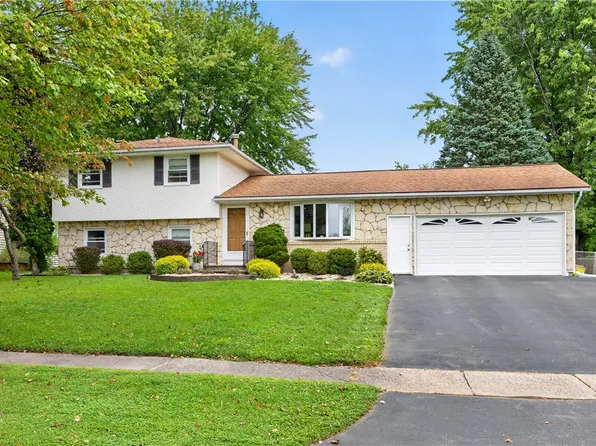 10 Rocklea Dr, Rochester, NY 14624