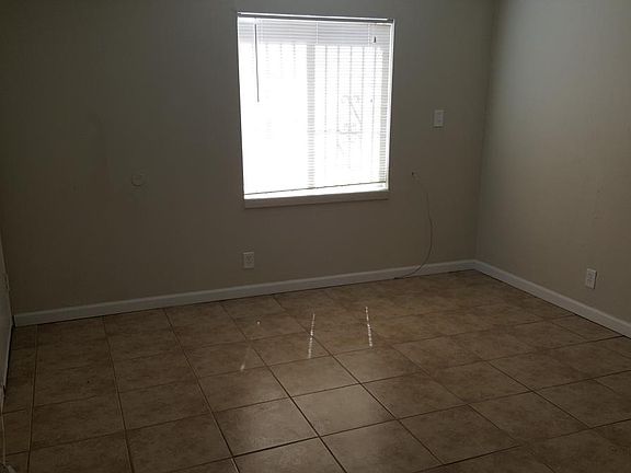 1621 Cartier C Living room_05032016