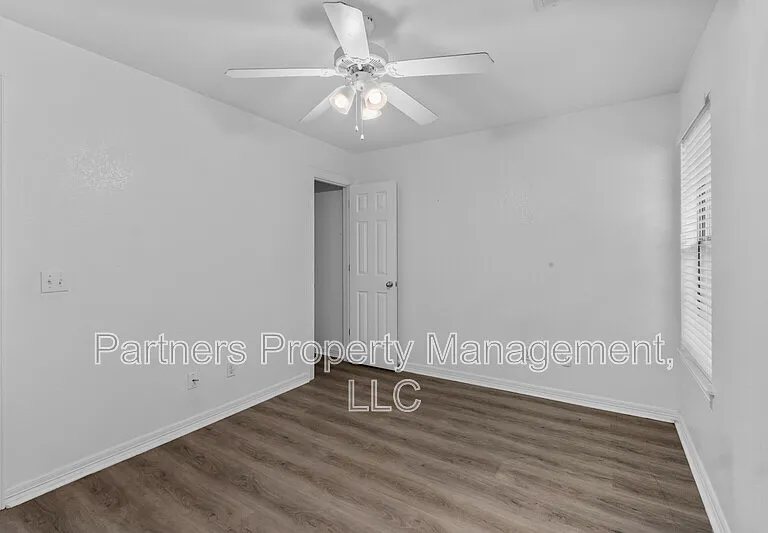 1174 W Hendrix St — Photo 15
