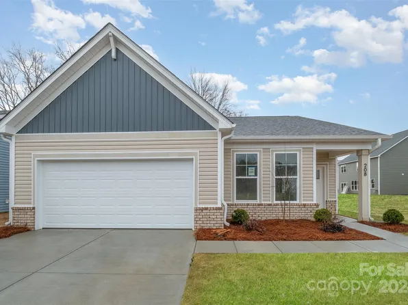 208 Surrey Oak Ln, Charlotte, NC 28216