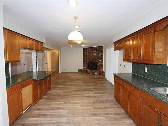 2nd image of 1704 W Dogwood St