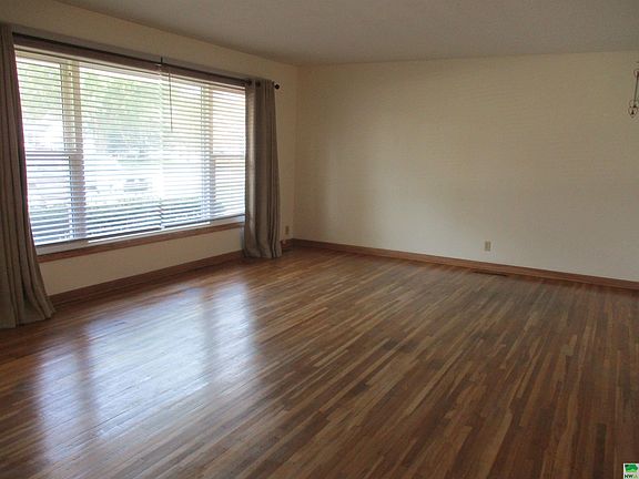3rd image of 3054 Myrtle St