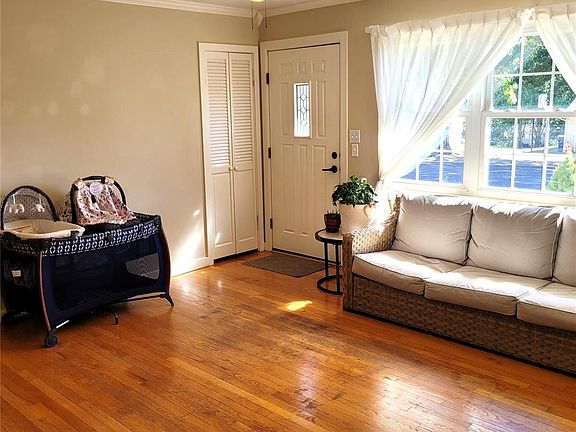 3rd image of 1013 Karen Ln