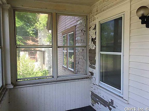 3rd image of 105 Ford Ave