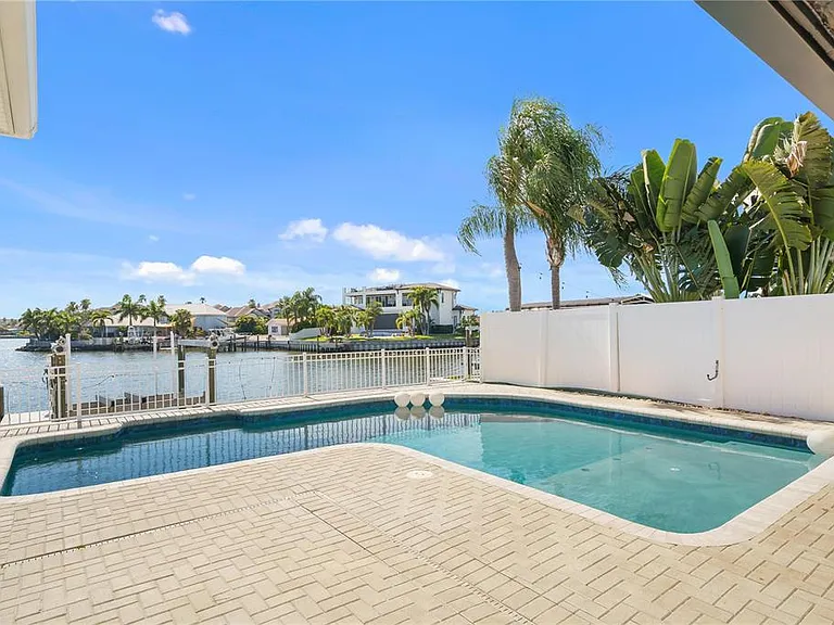 3924 Versailles Dr — Photo 25