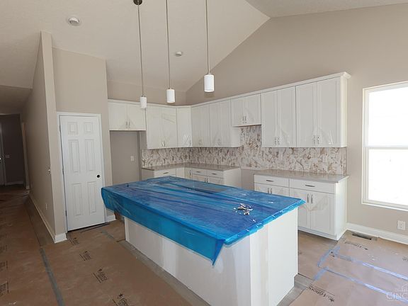 4th image of 1752 Goldfinch Ln #136