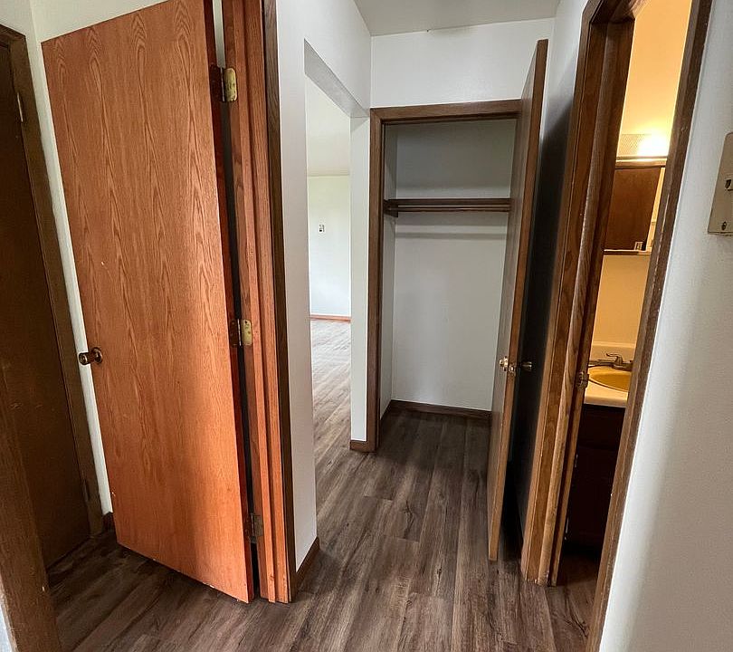 1st image of 623 Vine St #17038352
