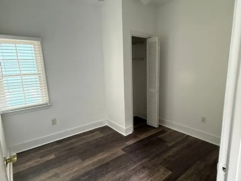 Awesome Three Bedroom One Bath Home - Downtown Charleston - Excellent Location! — Photo 10