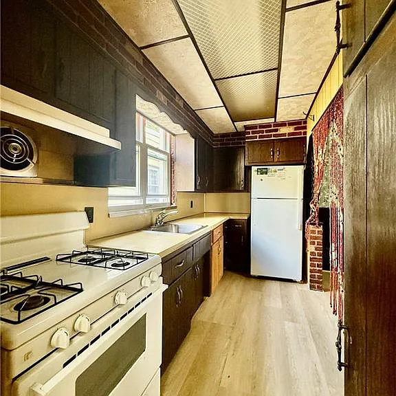 2043 W 10th St #2A — Photo 4