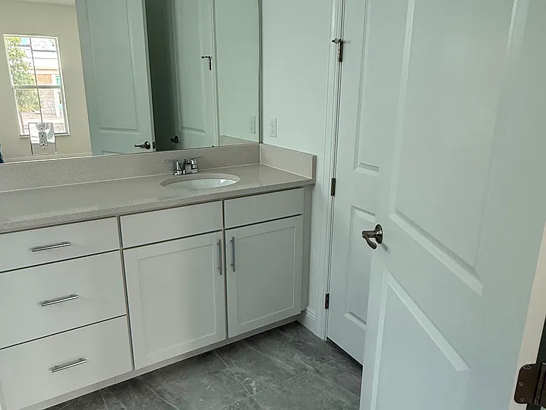 En-suite main bathroom
