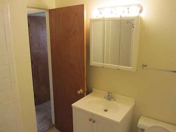 5th image of 463 S Summit St #22