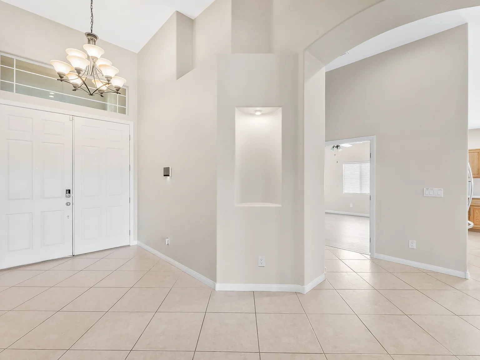 3 bed, 3048 sqft, $3,500 — Photo 4