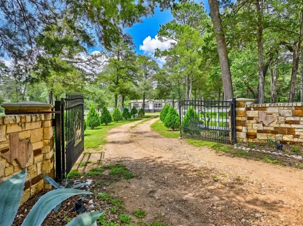 1182 Oak Crest Dr, New Ulm, TX 78950