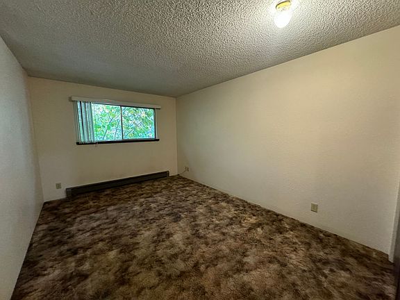 5th image of 432 W Umpqua St #14