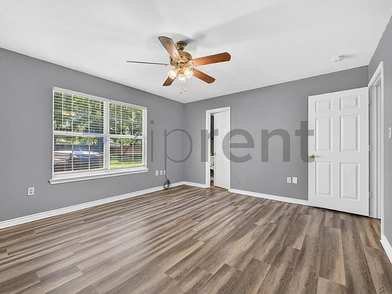 940 Chase St — Photo 17