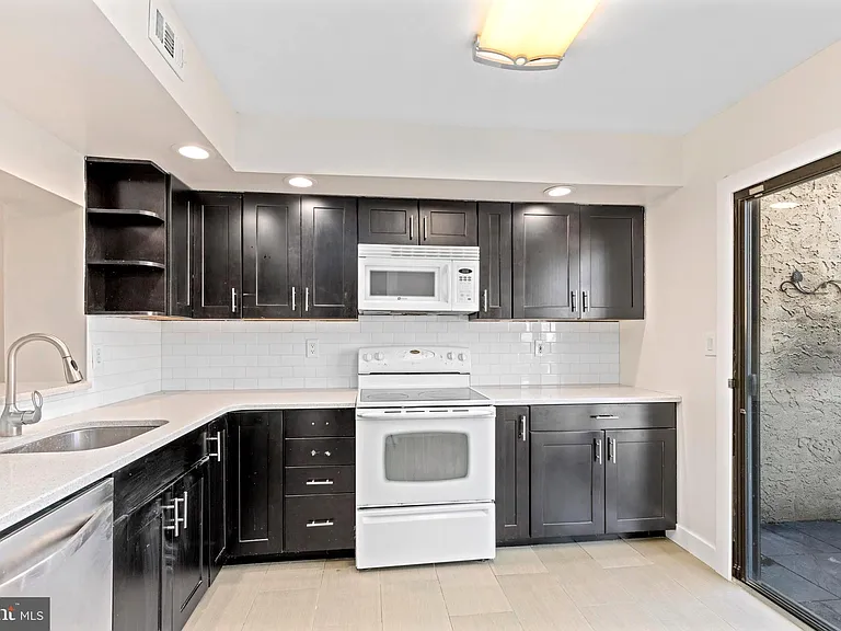 401 Bismark Way — Photo 5