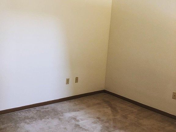 5th image of 204 E Oak St #139