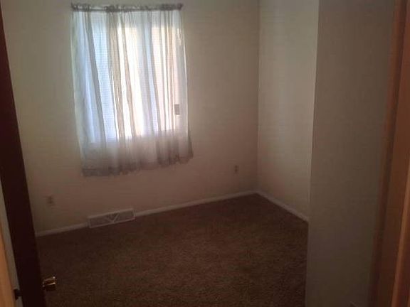 5th image of 327 Boyce Park Dr