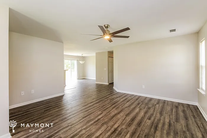 3 bed, 2.0 bath, 1376 sqft, $1,825 — Photo 3