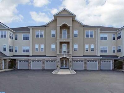 2 Falcon Dr APT 305, Holland, PA, 18966